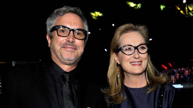 O diretor de Gravidade Alfonso Cuaron e a atriz Meryl Streep durante o Critics Choice Award