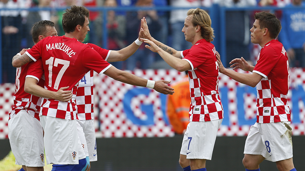 Jogadores da Croácia comemoram gol durante partida contra o Mali neste sábado (31) em Osijek, na Croácia