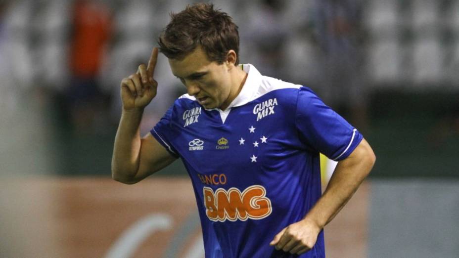O atacante Dagoberto no jogo entre Cruzeiro e Santos