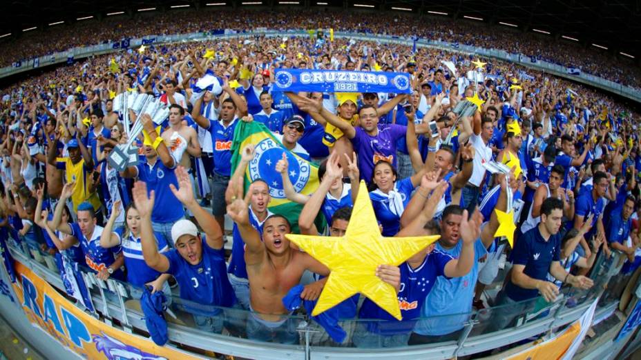 A festa do Cruzeiro no jogo contra o Grêmio, no Mineirão, que praticamente selou a conquista do Brasileirão