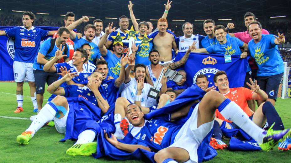 A festa do Cruzeiro no jogo contra o Grêmio, no Mineirão, que praticamente selou a conquista do Brasileirão