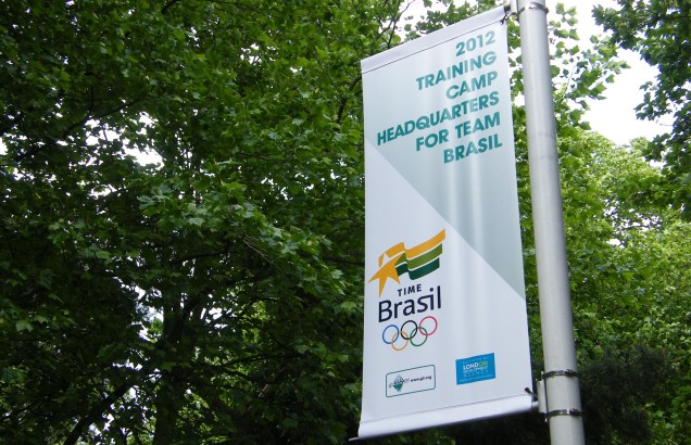 Faixa colocada na entrada do Crystal Palace, centro de treinamento e quartel-general do Brasil na Olimpíada de Londres, em 2012, já prepara as boas vindas à delegação