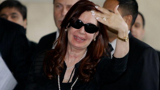 A presidente da Argentina, Cristina Kirchner chega a Cuba para visitar Hugo Chávez