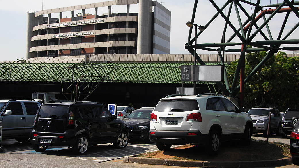 Estacionamento do Aeroporto Internacional de Cumbica, em Guarulhos, na grande São Paulo