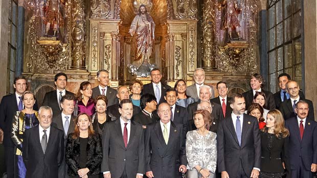 A presidente Dilma Rousseff junto com os Chefes de Estado na visita ao Oratório de San Felipe Neri, na Espanha