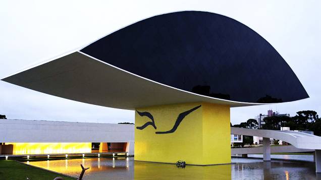 O museu Oscar Niemeyer, em Curitiba (PR), que leva seu nome, foi construído pelo arquiteto