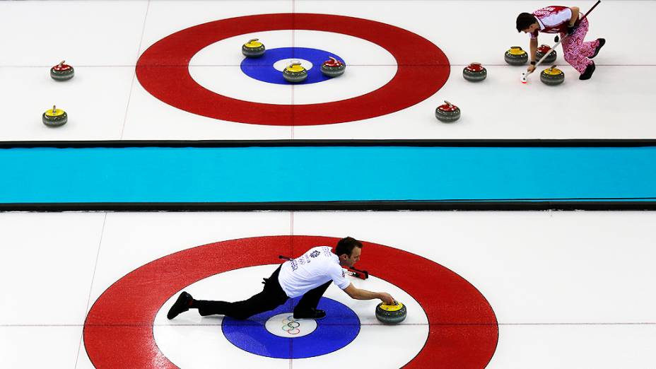 Disputa do torneio de curling nesta segunda-feira (10) dos Jogos Olímpicos de Inverno de Sochi-2014