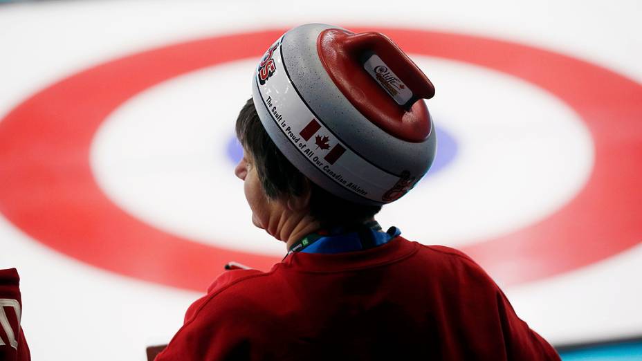 Disputa do torneio de curling nesta segunda-feira (10) dos Jogos Olímpicos de Inverno de Sochi-2014