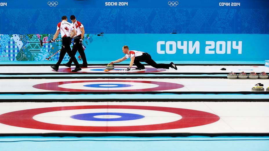 Disputa do torneio de curling nesta segunda-feira (10) dos Jogos Olímpicos de Inverno de Sochi-2014