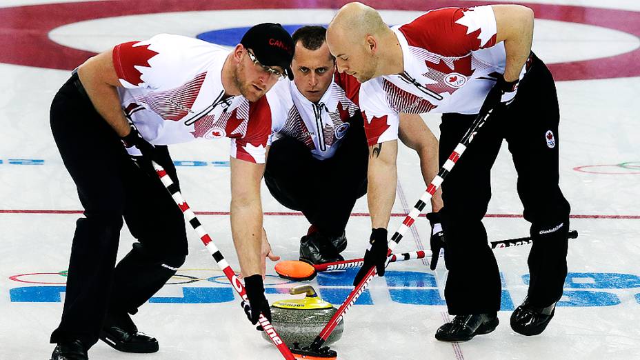 Disputa do torneio de curling nesta segunda-feira (10) dos Jogos Olímpicos de Inverno de Sochi-2014