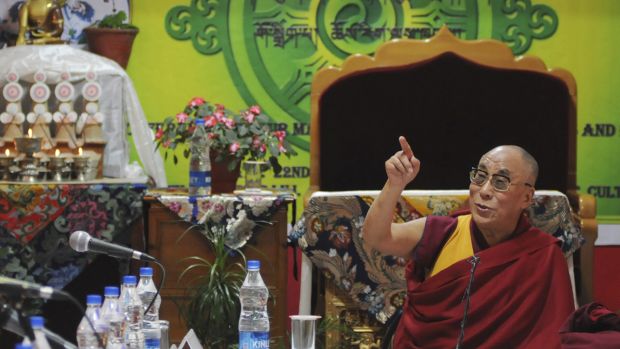 Em março de 2011, o Dalai Lama oficializou sua intenção de renunciar aos poderes políticos do Tibete, seguindo apenas como o líder religioso