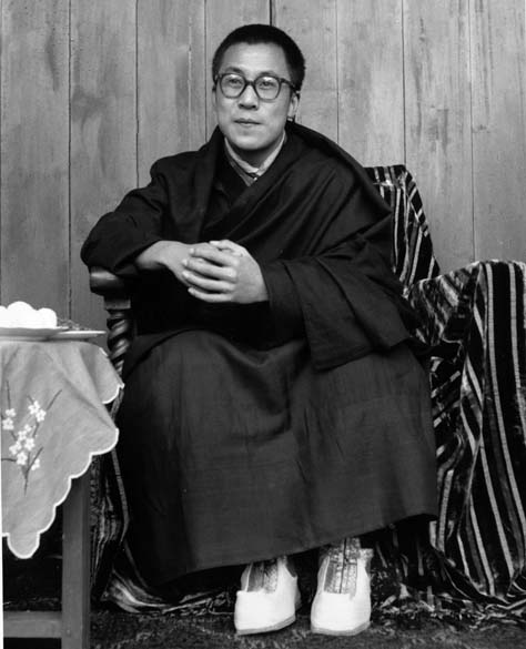 Em foto de 1959, o Dalai Lama, ou Tenzin Gyatso, em exílio na Índia