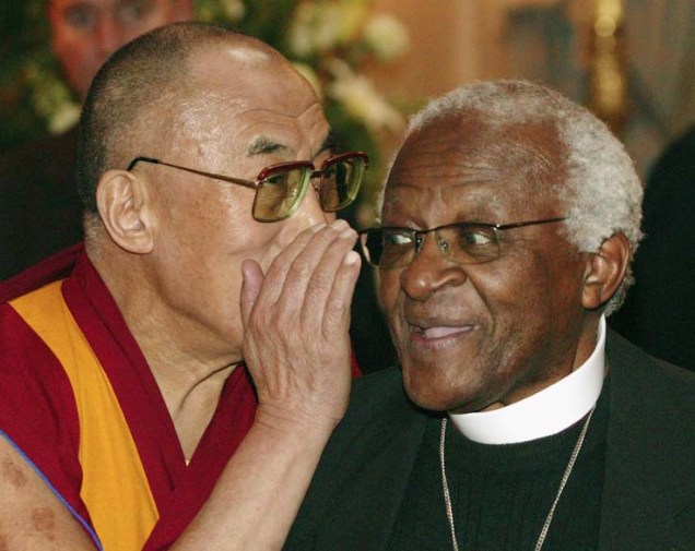 Com o arcebispo sul-africano Desmond Tutu, em 2006