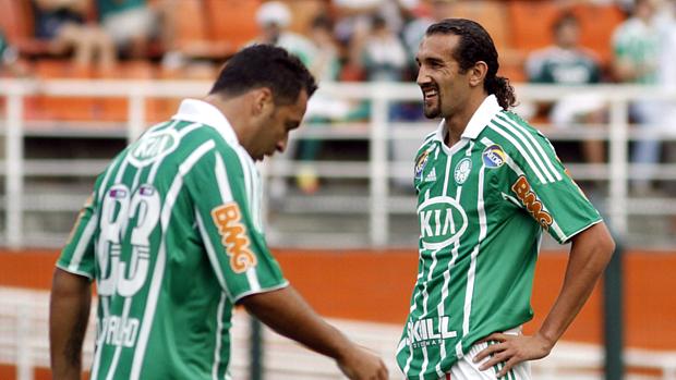 Daniel Carvalho e Barcos lamentam empate do Palmeiras