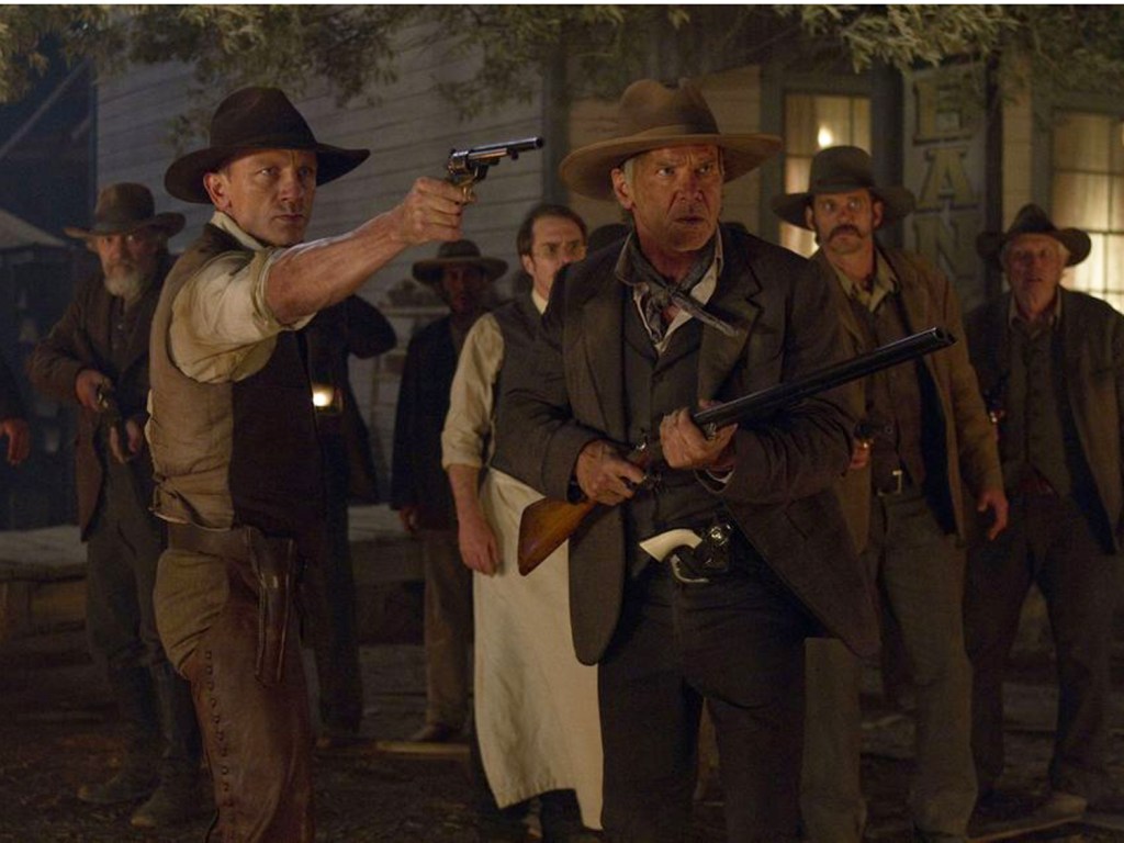 Daniel Craig e Harrison Ford em cena do filme 'Cowboys & Aliens' (2011)