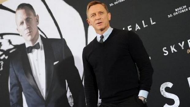 Daniel Craig posa durante sessão do filme '007 - Operação Skyfall' em Berlim, em outubro de 2012