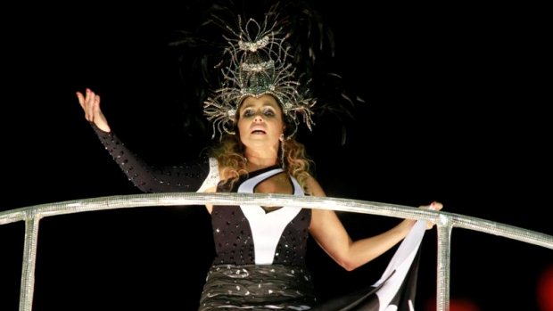 A cantora Daniela Mercury desfilou na Portela