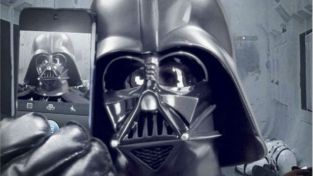 Darth Vader posta 'selfie' em perfil da série 'Star Wars' no Instagram