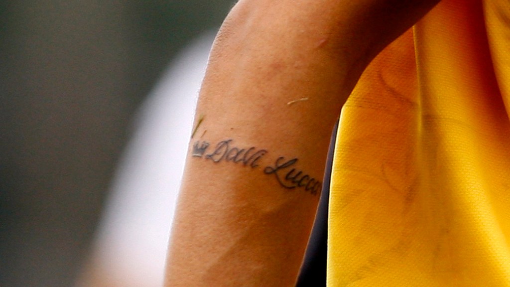 Neymar exibe tatuagem com o nome do filho Davi Lucca
