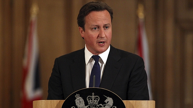 Durante entrevista coletiva, o primeiro-ministro britânico David Cameron diz que criará uma comissão independente para investigar escutas ilegais