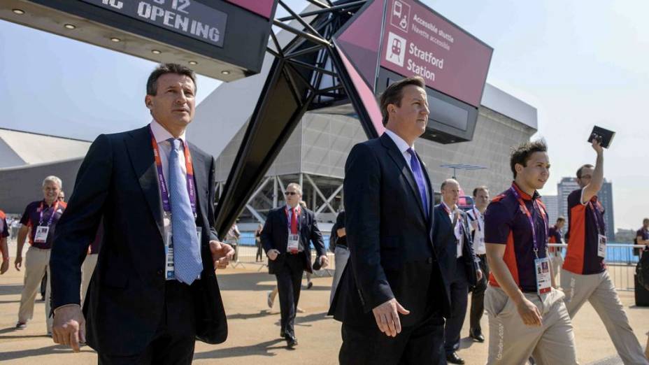 O primeiro-ministro britânico David Cameron em visita ao Parque Olímpico de Londres na véspera da abertura dos Jogos