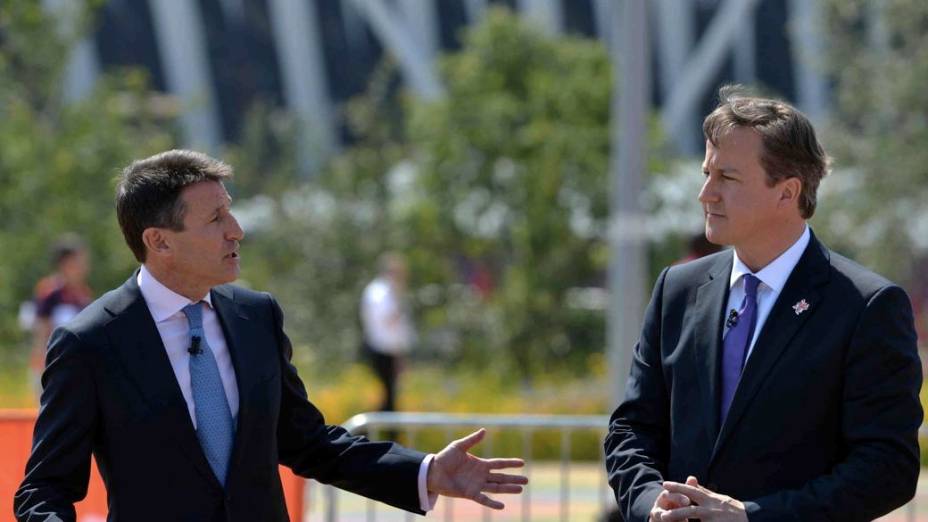 O primeiro-ministro britânico David Cameron em visita ao Parque Olímpico de Londres na véspera da abertura dos Jogos