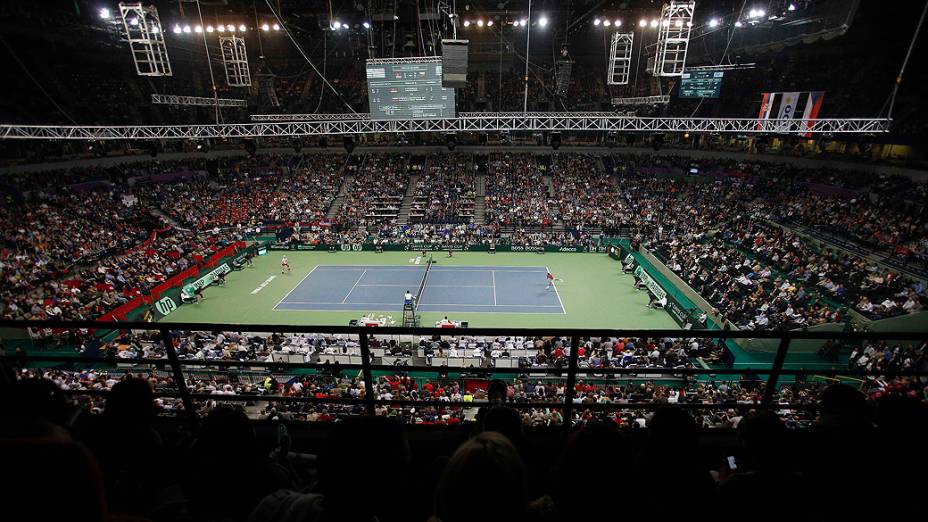 Djokovic e Berdych durante partida da Copa Davis, neste domingo (17)