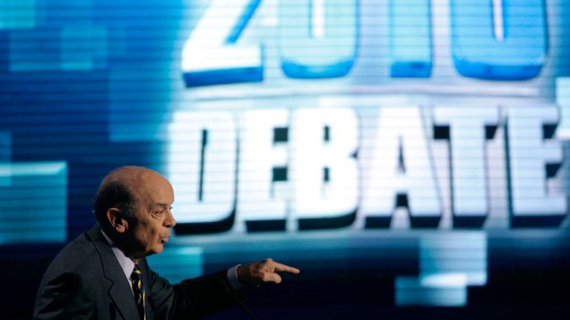 O candidato a presidência pelo PSDB, José Serra, durante primeiro debate do segundo turno das Eleições 2010