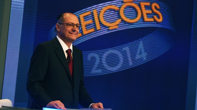 O governador de São Paulo e candidato à reeleição, Geraldo Alckmin (PSDB), durante o último debate entre os candidatos para o governo do Estado de São Paulo promovido pela Rede Globo, nesta terça-feira (30)