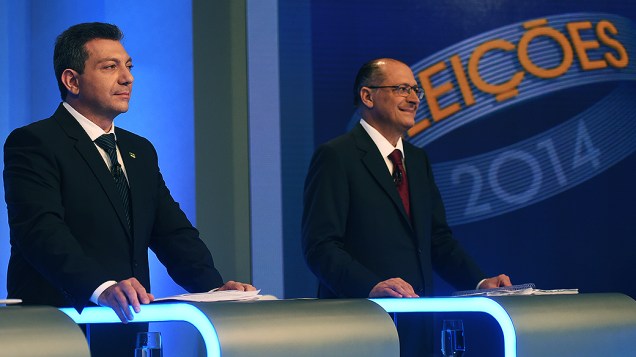 O governador de São Paulo e candidato à reeleição, Geraldo Alckmin (PSDB), durante o último debate entre os candidatos para o governo do Estado de São Paulo promovido pela Rede Globo, nesta terça-feira (30)