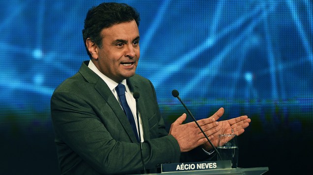 O candidato à Presidência da República, Aécio Neves (PSDB), durante debate promovido pela Rede Bandeirantes, em 26/08/2014