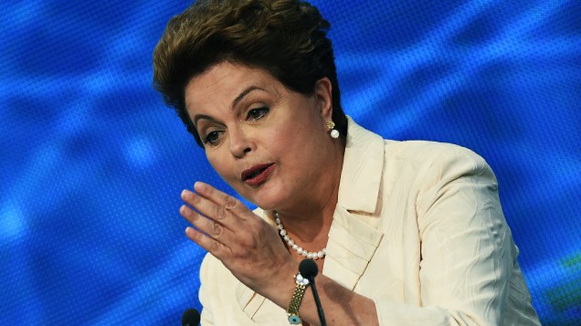 A candidata à Presidência da República, Dilma Rousseff (PT), durante debate promovido pela Rede Bandeirantes, em 26/08/2014