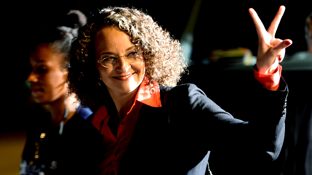 A candidata Luciana Genro (PSOL) chega para o debate dos presidenciáveis promovido pelo SBT, em 01/09/2014