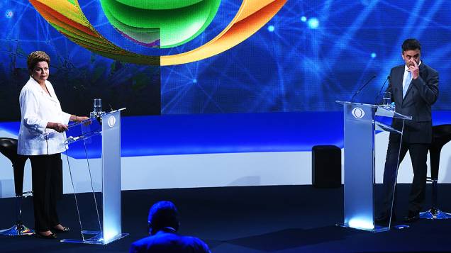 A presidente e candidata Dilma Rousseff (PT) e o candidato, Aécio Neves (PSDB) se enfrentam no primeiro debate do segundo turno promovido pela Rede Bandeirantes, na noite desta terça-feira (14)