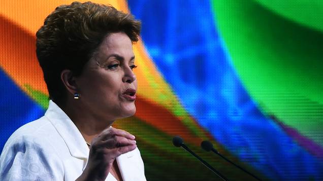 A candidata à Presidência Dilma Rousseff (PT) durante o primeiro debate do segundo turno, promovido pela Rede Bandeirantes