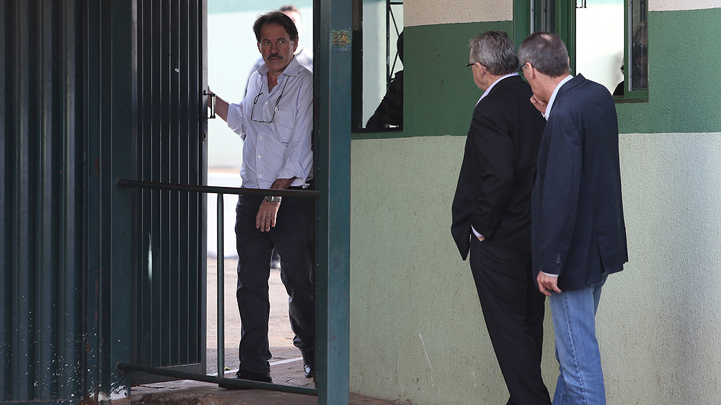Delúbio Soares, ex-tesoureiro do PT e condenado no processo do mensalão, deixa o Centro de Progressão de Pena (CPP), onde cumpre pena em regime semiaberto, e vai para seu primeiro dia de trabalho na CUT nacional