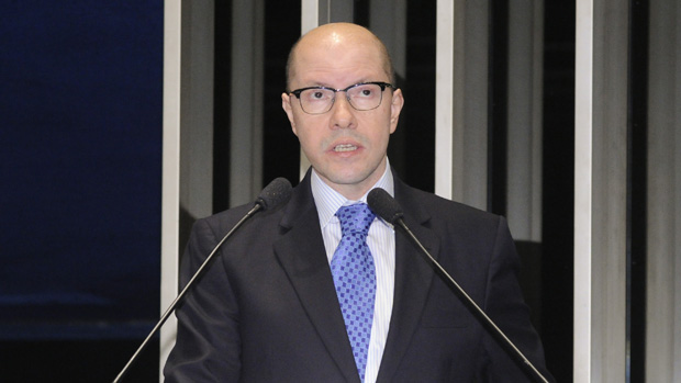 O senador Demóstenes Torres faz seu sétimo discurso na tribuna, às vésperas da votação de em plenário de sua cassação