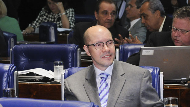 O senador Demóstenes Torres, em sessão deliberativa no plenário do Senado