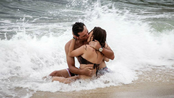 Depois de servir de ombro amigo, Márcia (Fernanda Paes Leme) acaba beijando – ou sendo beijada – por Théo (Rodrigo Lombardi) em Salve Jorge