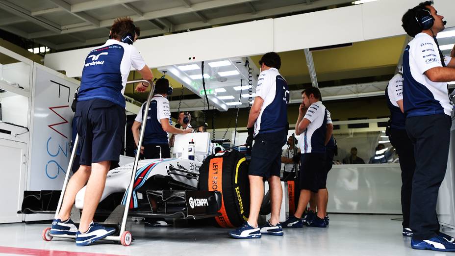 Movimentação nos boxes da Williams