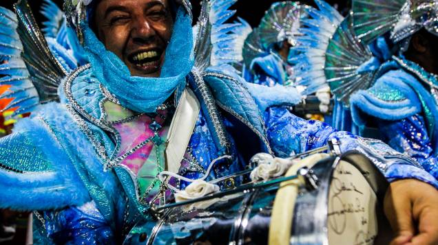 Bateria da Império da Casa Verde no segundo dia de desfiles das escolas de samba do Grupo Especial no Carnaval de São Paulo