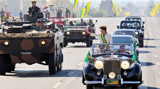 A presidente Dilma Rousseff participa do desfile militar de Sete de Setembro em Brasília