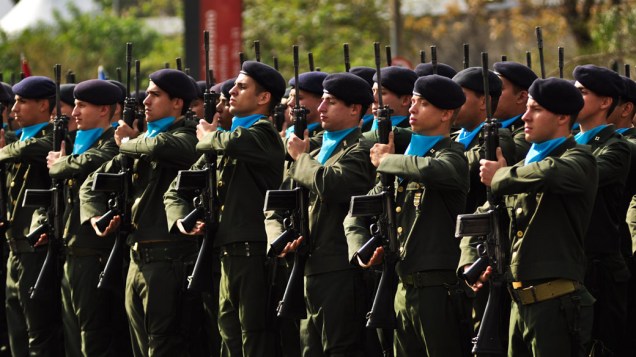 Soldados do exército durante a revista do general Ademas da Costa Machado Filho, durante o desfile de 7 de setembro, em São Paulo