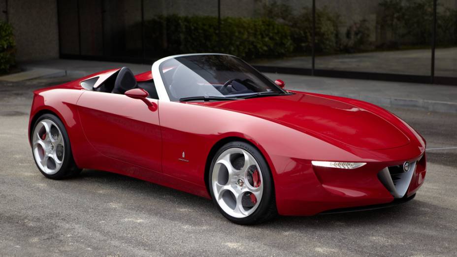 Alfa Romeo 2uettottanta, carro conceito apresentado em 2010: roadster para comemorar os 80 anos do estúdio Pininfarina