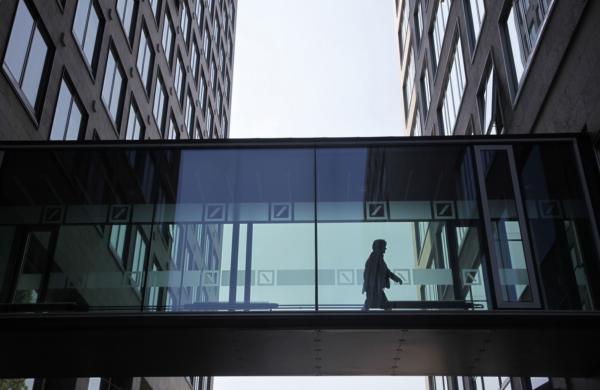 Deutsche Bank se torna novo alvo após colapsos bancários nos EUA