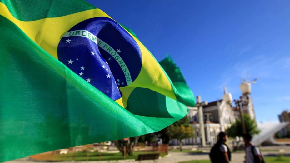 Copa do Mundo: Bandeira do Brasil em carro de Petrolina