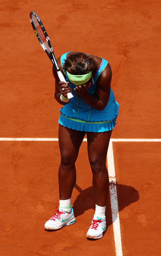 A tenista número 1 do mundo, Serena Williams, reage ao ser eliminada de Roland Garros. Serena perdeu para Samantha Stosur por 2 sets a 1, com parciais de 6-2, 6-7(2-7) e 8-6.