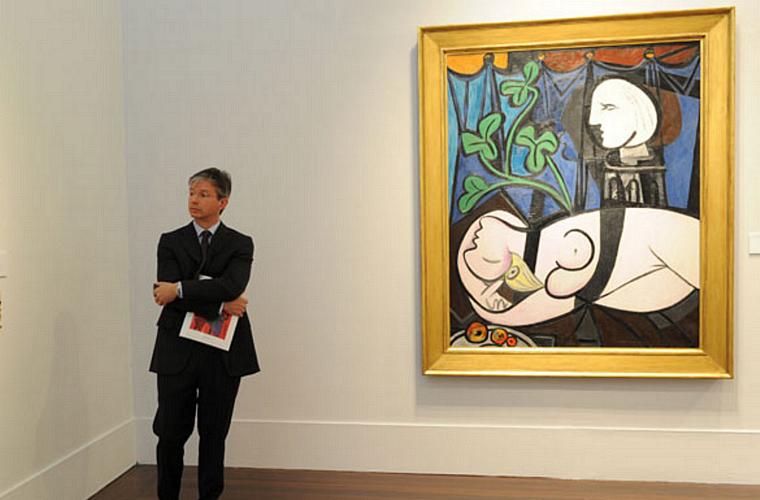 Nu au Plateau de Sculpteur, óleo sobre tela pintado por Pablo Picasso em um único dia, tornou-se a obra de arte mais cara da história. O quadro foi arrematado por 106,5 milhões de dólares, em um leilão realizado pela empresa especializada Christie's.