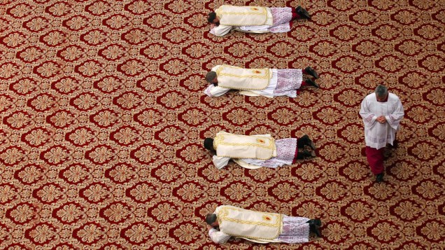 Nicolas Henry Marie Denis Thévenin, o Papa Bento XVI, Georg Gaenswein, Fortunato Nwachkwu e Angelo Vincenzo Zani durante a missa da Epifania, na Basílica de São Pedro