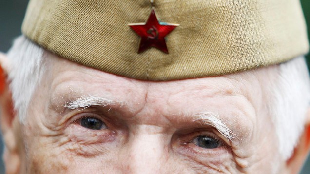 Veterano da Segunda Guerra durante desfiles do Dia da Vitória na Rússia